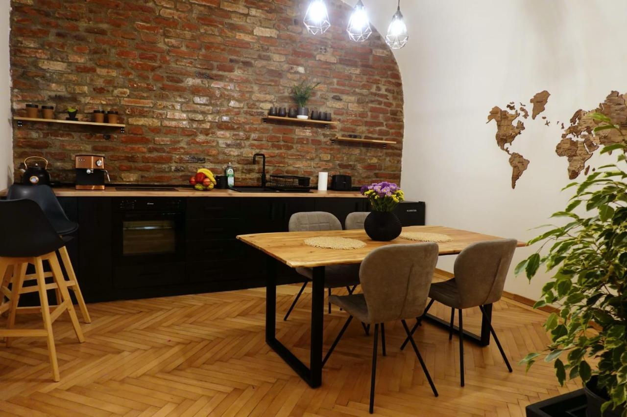 The Industrique Home - 3 Bedroom Apartment Temešvár Exteriér fotografie